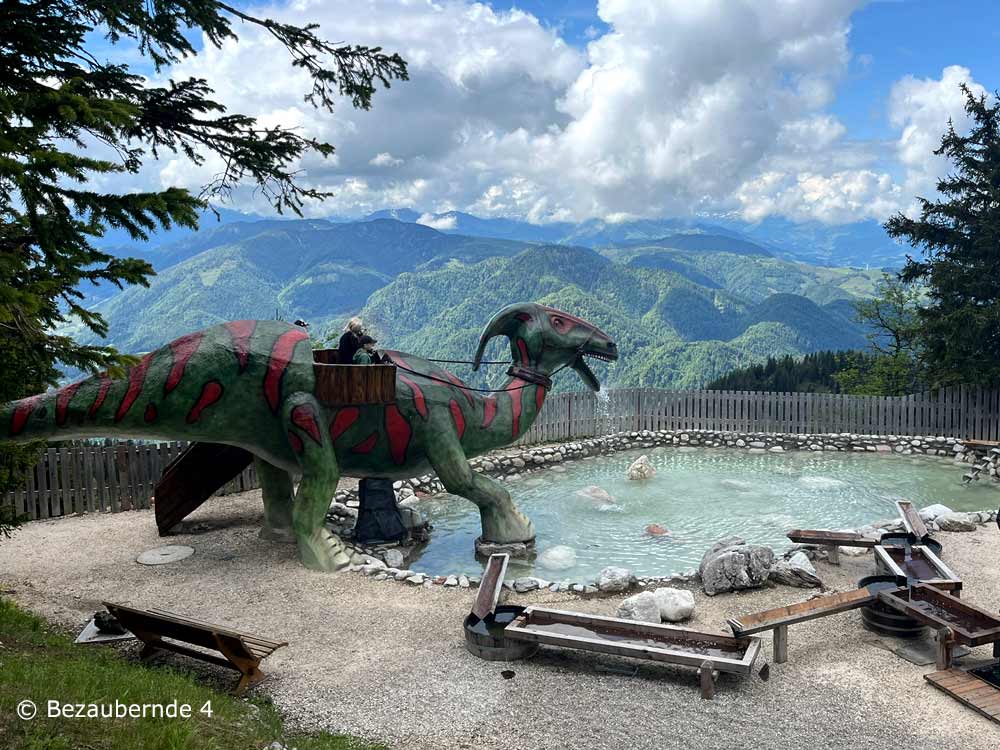 Atemberaubender Blick auf der Steinplatte im Triassic Park